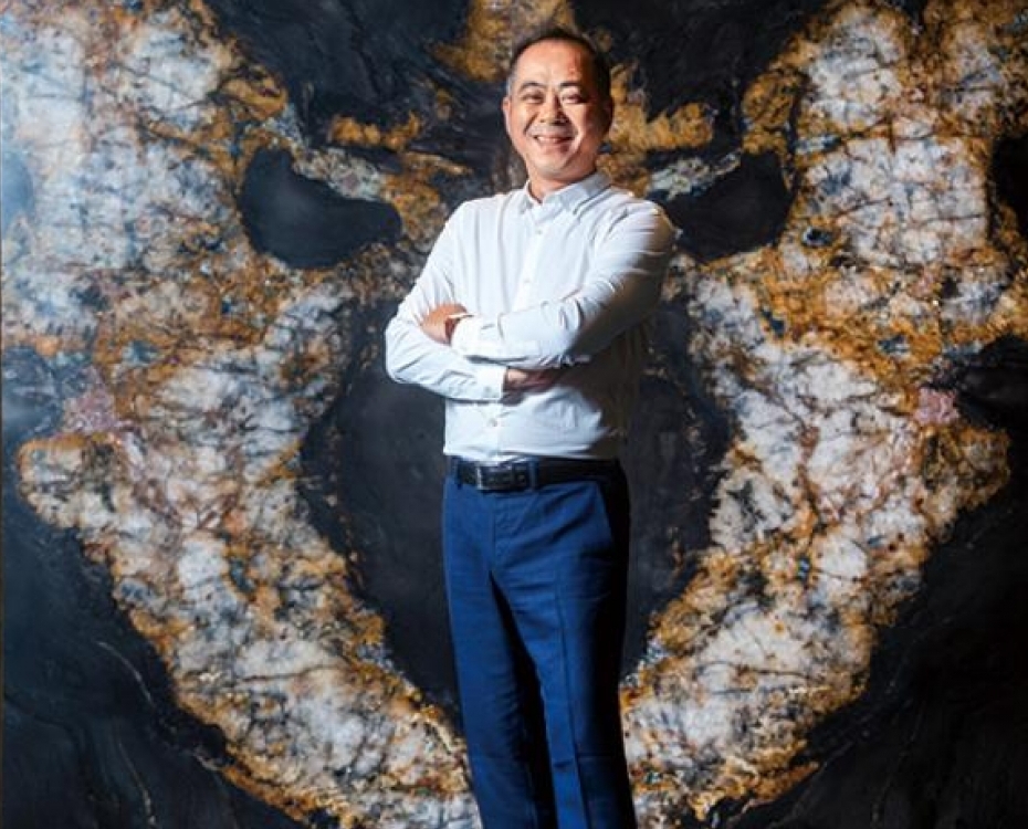 媒體報導同樣賣石材，價格是同業50倍！曾投資房仲業虧300萬，他如何翻身成為「高檔石材王」？