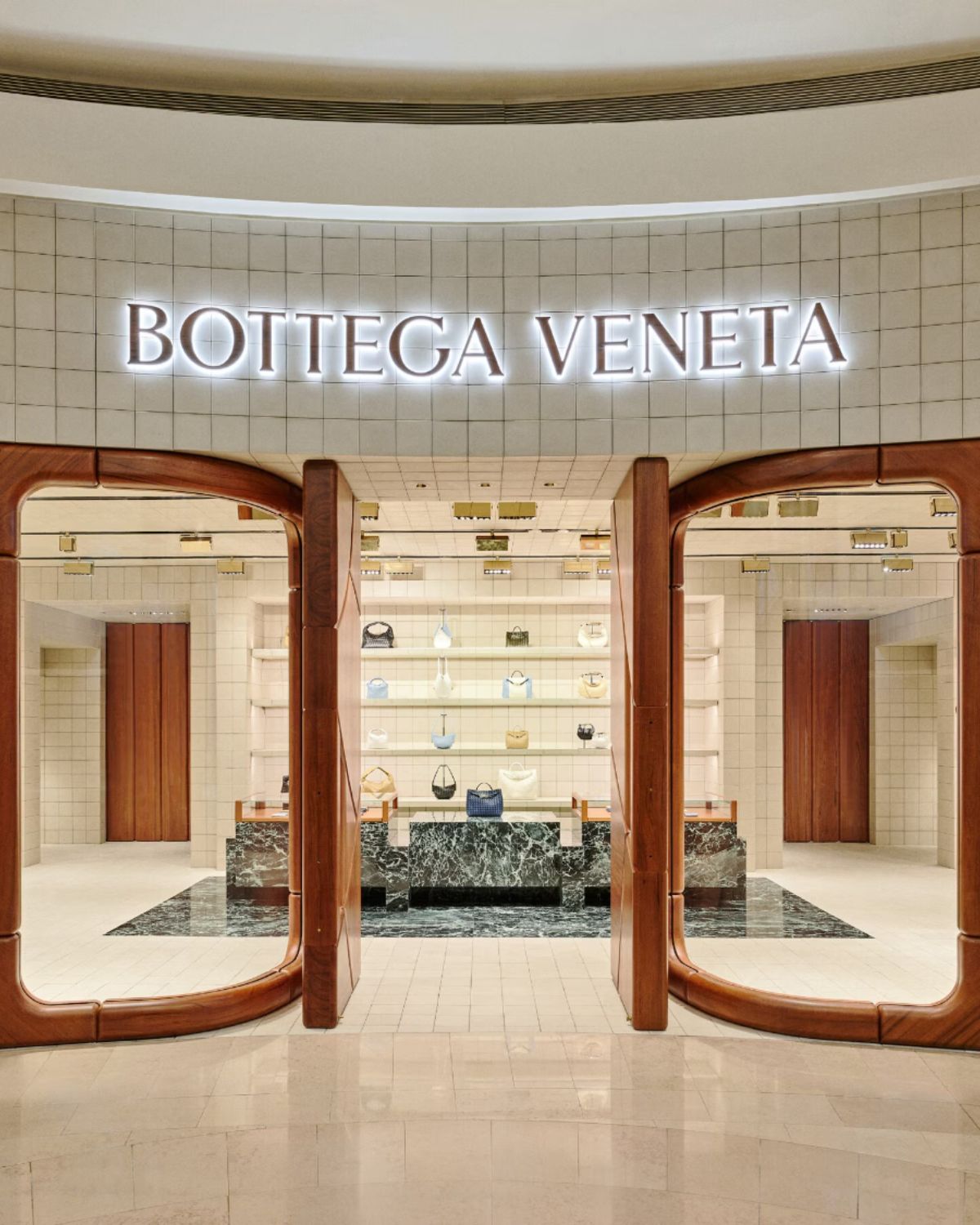 設計靈感Bottega Veneta 如何用石材，建立一種「有重量」的奢華？